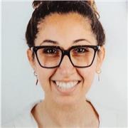 Laureata in mediazione linguistica e diplomata in lingue impartisce lezioni